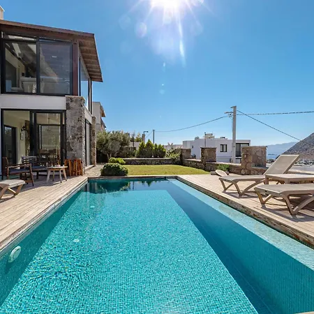 Elegant Private Pool & Stunning Views فيلة *
