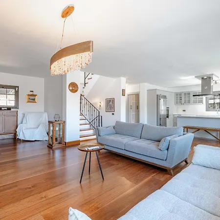 Elegant Private Pool & Stunning Views *