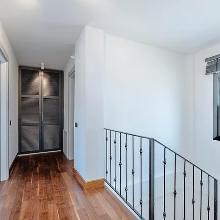 Elegant Private Pool & Stunning Views فيلة