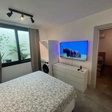 Elegant Private Pool & Stunning Views بودروم