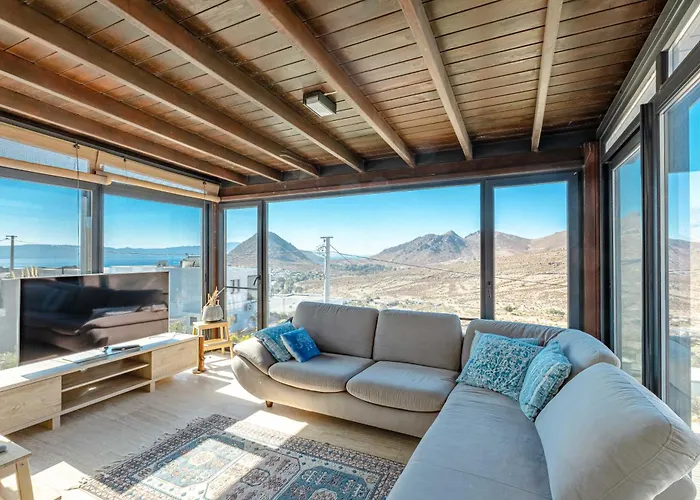 Elegant Private Pool & Stunning Views Vila