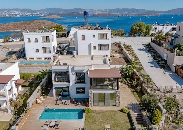 Elegant Private Pool & Stunning Views Vila *