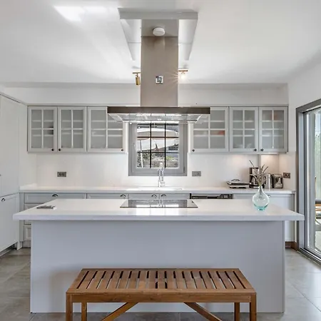 Elegant Private Pool & Stunning Views Villa *
