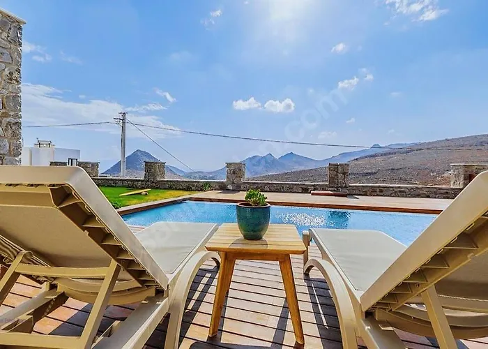 Elegant Private Pool & Stunning Views Villa *