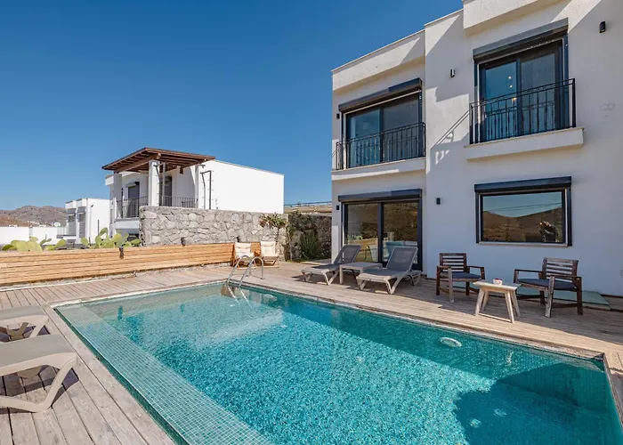 Elegant Private Pool & Stunning Views Villa