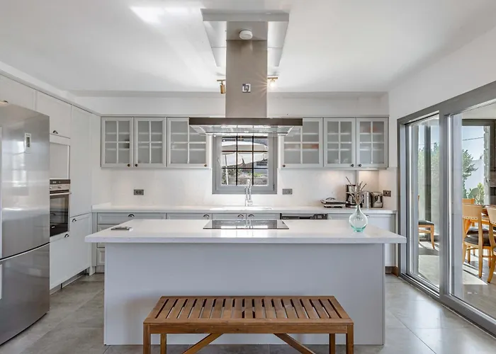 Elegant Private Pool & Stunning Views Villa *