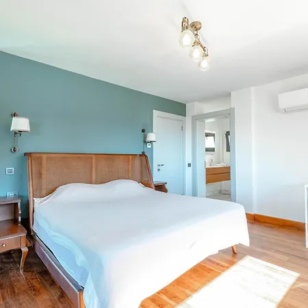 Elegant Private Pool & Stunning Views