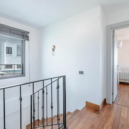 Elegant Private Pool & Stunning Views וילה *