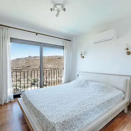 Elegant Private Pool & Stunning Views בודרום