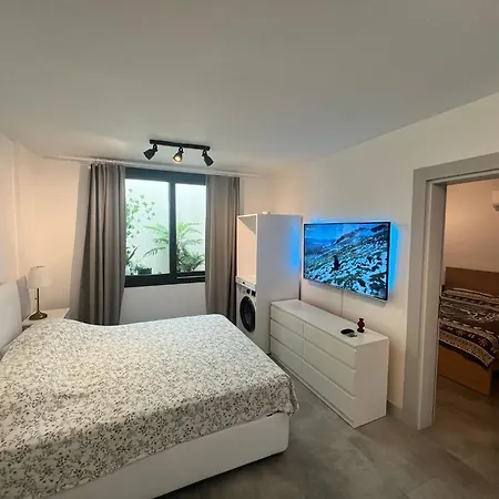 Elegant Private Pool & Stunning Views וילה