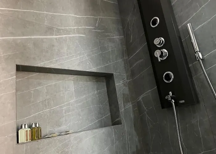 Elegant Private Pool & Stunning Views فيلة