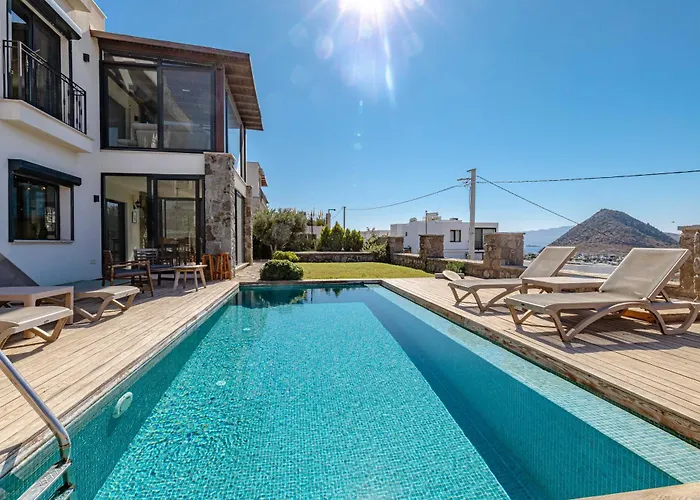 Elegant Private Pool & Stunning Views 빌라 *