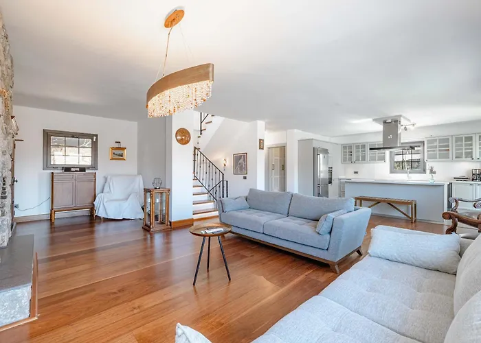 Elegant Private Pool & Stunning Views *