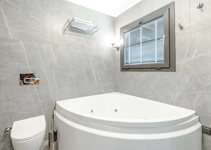 فيلة Elegant Private Pool & Stunning Views بودروم