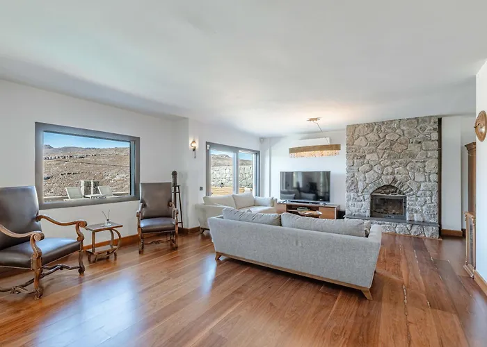 Elegant Private Pool & Stunning Views *