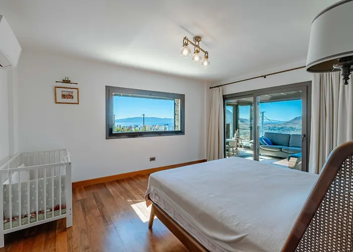 Elegant Private Pool & Stunning Views بودروم