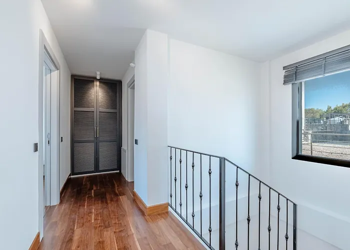 Elegant Private Pool & Stunning Views فيلة