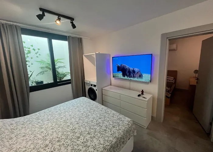 Elegant Private Pool & Stunning Views بودروم