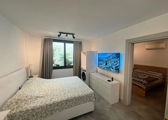 Elegant Private Pool & Stunning Views 빌라
